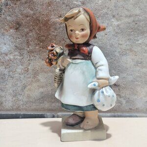 Vintage Goebel Hummel Weary Wanderer 204 Figurine
